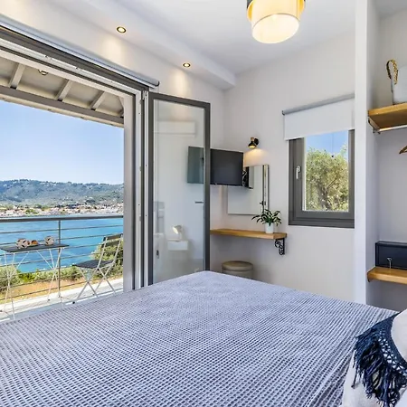 Pasithea Retreat - Privacy & Harbor Views *
